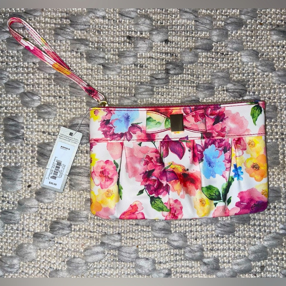 BNWT Apt. 9 brand floral bow ruched wristlet with strap w/ gold metal detail.